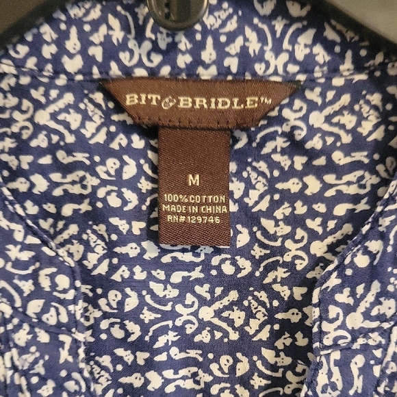 Bit & Bridle Med Cotton Westerncorp Blue and White Sleeveless Blouse - Picture 2 of 4